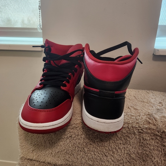 Jordan 1 Mid Reverse Bred (2021) Size 8 - Picture 4 of 7